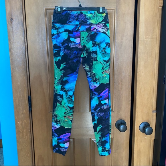 Nike Luxe Leggings - Picture 4 of 8